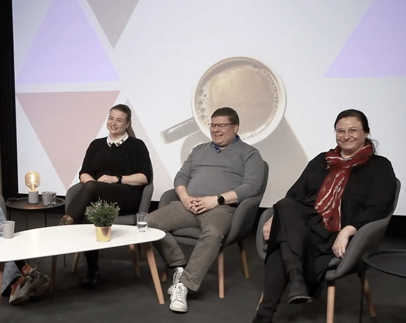 miten tekoäly auttaa asiakaspalvelussa keskustelu